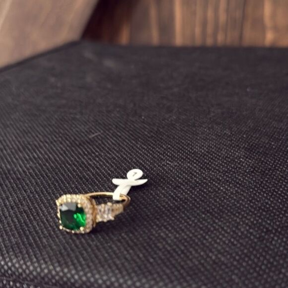 Elegant 14K Gold Plated Green Zirconia Women's Ring - Picture 9 of 10